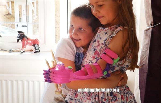 英國：為殘疾兒童設(shè)計(jì)可完全定制的3D打印假肢