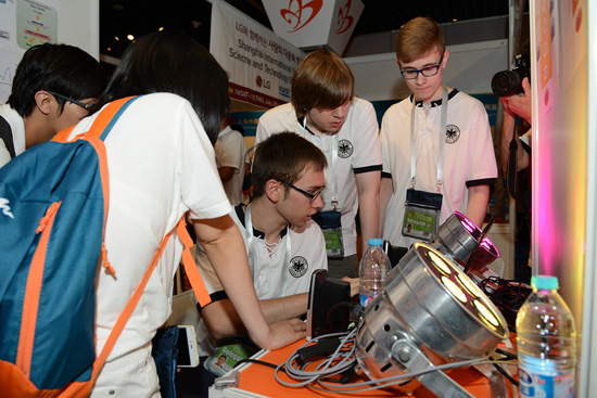 上海國際青少年科博會(huì)開幕 科技佳作創(chuàng)意十足