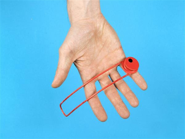 德國學(xué)生借3D打印技術(shù)造出殘疾人智能腕帶