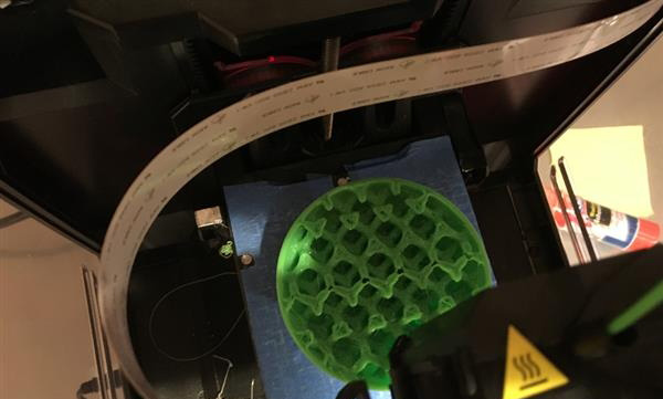 3D打印創(chuàng)客借助柔性3D打印材料打印彈力球