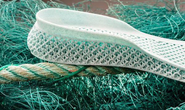 阿迪達(dá)斯使用回收海洋垃圾做3D打印環(huán)保概念鞋