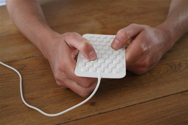 設計師用3D打印開發(fā)有趣的社交媒體通知裝置