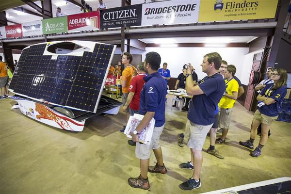 大學(xué)生用3D打印尾翼優(yōu)化太陽能賽車空氣動力性能