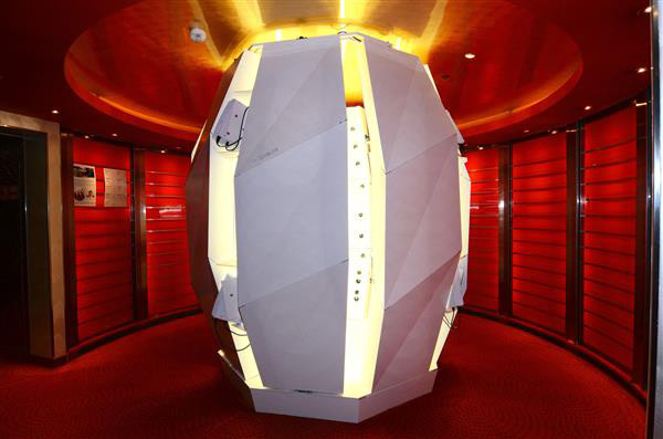 德國(guó)愛(ài)達(dá)郵輪公司在郵輪上提供3D照相業(yè)務(wù)