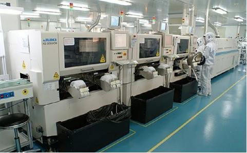 AGV倉(cāng)儲(chǔ)搬運(yùn)機(jī)器人不為人知的十大優(yōu)勢(shì)