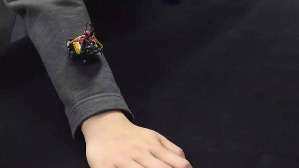 Rovables未來游走在你衣服上的微型機器人