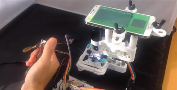 供孩子使用的3D打印智能手機(jī)顯微鏡