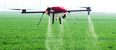 用拖拉機種田？out了！無人機快4倍