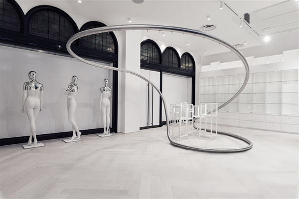 形似雕塑的3D打印不銹鋼衣架現身澳洲時裝店