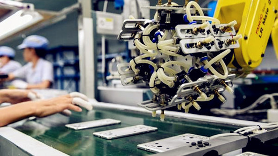 機(jī)器換人潮大肆襲來(lái) 富士康蓄力生產(chǎn)iPhone8？