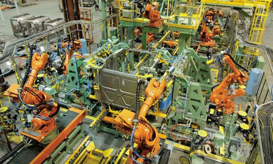 全球工業(yè)機(jī)器人穩(wěn)步發(fā)展 中國(guó)市場(chǎng)馬力全開(kāi)