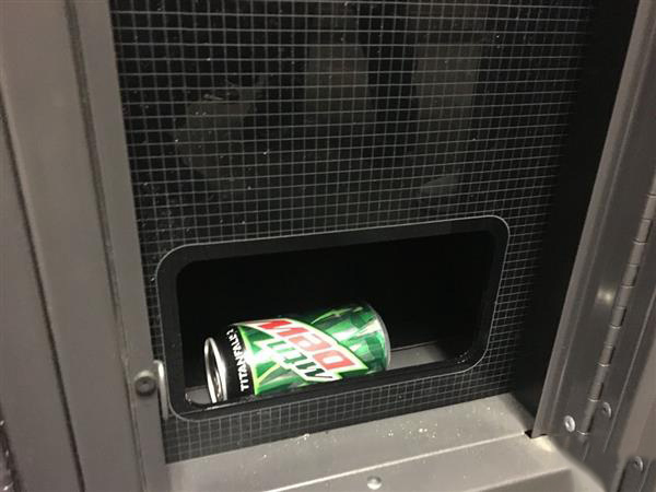 17歲美國創(chuàng)客3D打印自動(dòng)售貨機(jī)Soda Locker，可放入學(xué)校儲(chǔ)物柜