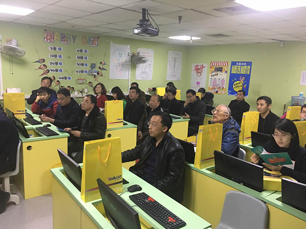 全國(guó)18個(gè)縣教育局及學(xué)校代表齊聚童程童美，探討鄉(xiāng)村教育創(chuàng)新教育模式。