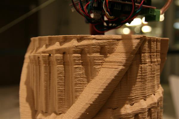 無(wú)框架的Hangprinter將整個(gè)房間變成一臺(tái)3D打印機(jī)