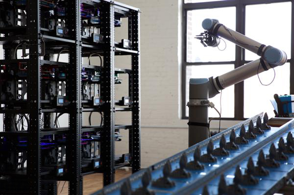 Voodoo新自動化3D打印工廠：9臺3D打印機(jī)加一個機(jī)械臂