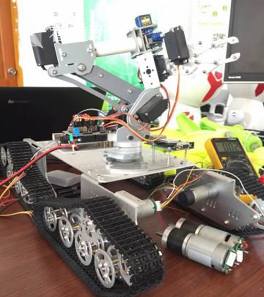 全國首個采摘機器人落戶金山點甜機器人智慧農(nóng)場