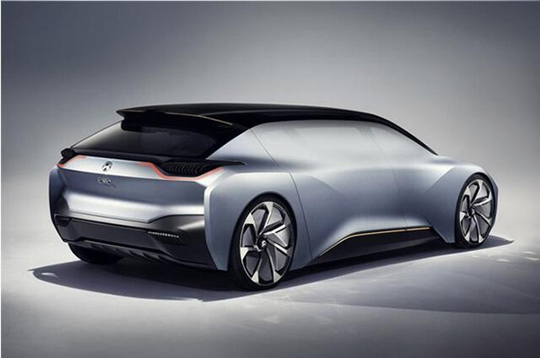  比起昂貴的電動跑車 人工智能概念車更實際