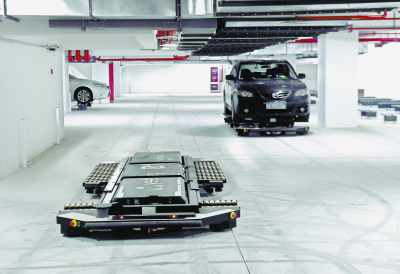 倒車入庫太難？　機(jī)器人幫你停車！