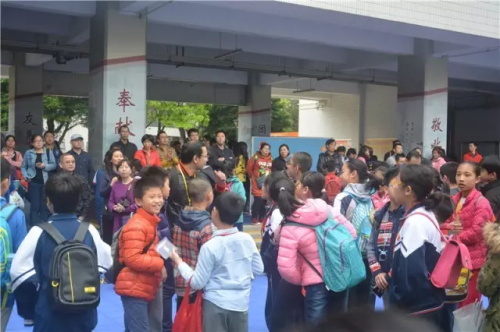 “發(fā)現(xiàn)杯”中國(guó)青少年編程挑戰(zhàn)活動(dòng)廣州賽區(qū)，近500名編程小達(dá)人競(jìng)技