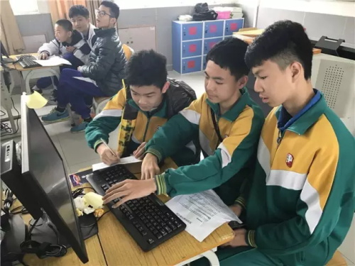 “發(fā)現(xiàn)杯”中國(guó)青少年編程挑戰(zhàn)活動(dòng)廣州賽區(qū)，近500名編程小達(dá)人競(jìng)技