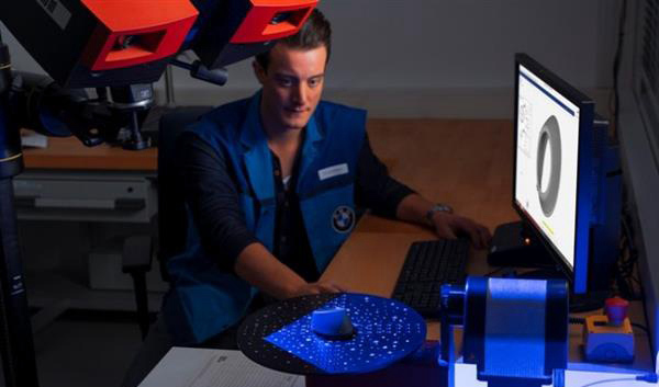 寶馬結(jié)合使用3D打印與虛擬現(xiàn)實(shí)，簡化汽車設(shè)計過程