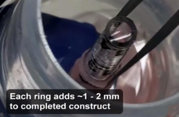 對(duì)抗心臟病的“環(huán)堆疊法”：用3D打印導(dǎo)板制作定制血管