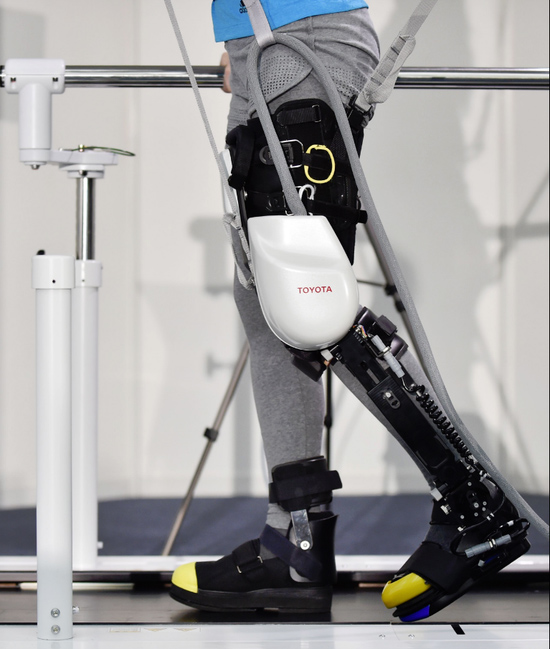 豐田開發(fā)新型機(jī)器人腿支架 幫助癱瘓病人再次走路