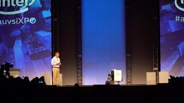 用平衡車(chē)送外賣(mài)？Segway Robotics和Intel聯(lián)合推出配送機(jī)器人