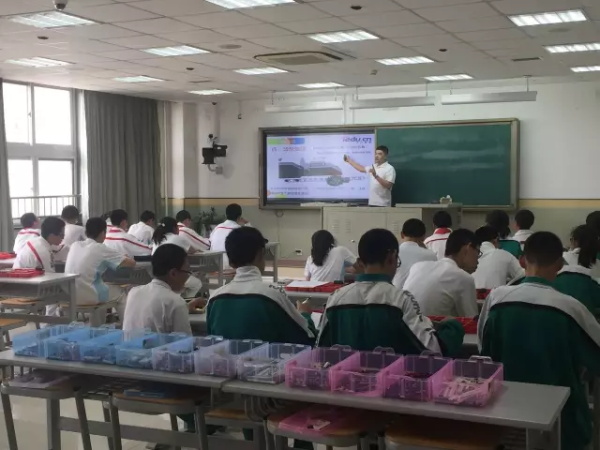 當(dāng)好幫手精準(zhǔn)服務(wù)，童程童美助力學(xué)?？萍蓟顒? /> 
</p>
<p style=