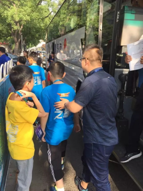 發(fā)現(xiàn)杯 | 你們相親相愛，我們緊張比賽!發(fā)現(xiàn)杯第一天賽事回顧