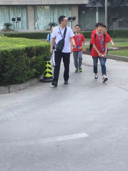 發(fā)現(xiàn)杯 | 你們相親相愛，我們緊張比賽!發(fā)現(xiàn)杯第一天賽事回顧