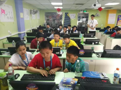 發(fā)現(xiàn)杯 | 你們相親相愛，我們緊張比賽!發(fā)現(xiàn)杯第一天賽事回顧