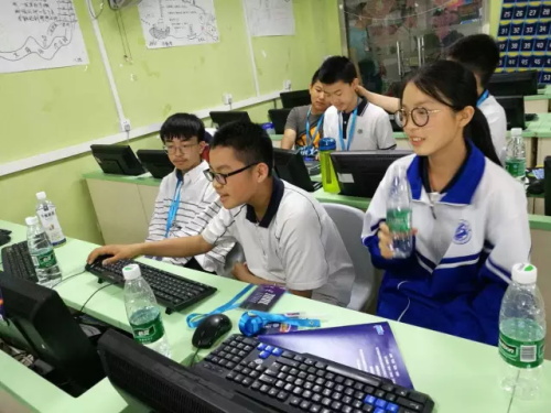 發(fā)現(xiàn)杯 | 你們相親相愛，我們緊張比賽!發(fā)現(xiàn)杯第一天賽事回顧