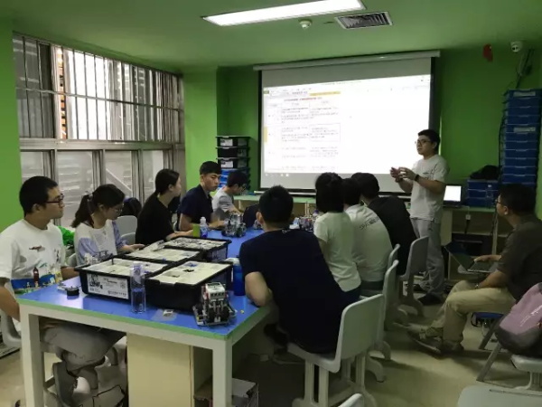 直選賽落幕又迎全國賽，WRO全國賽教練集訓(xùn)中