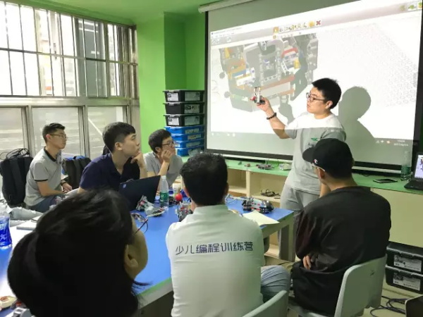 直選賽落幕又迎全國賽，WRO全國賽教練集訓(xùn)中