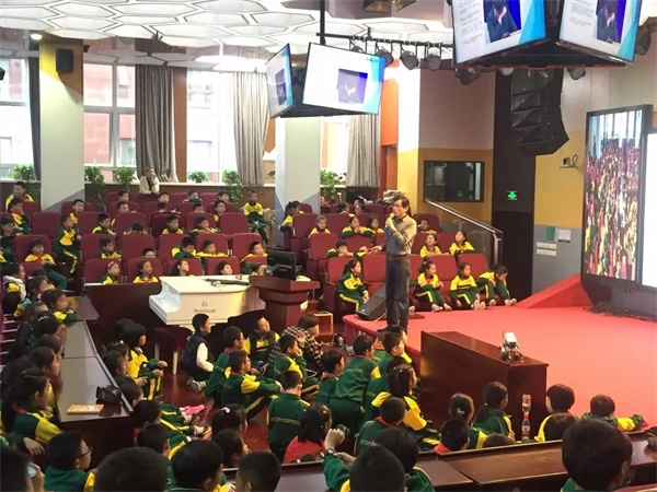 智能機(jī)器人編程進(jìn)校園！孫善明老師帶領(lǐng)北京建華實(shí)驗(yàn)學(xué)校同學(xué)感受機(jī)器人的魅力