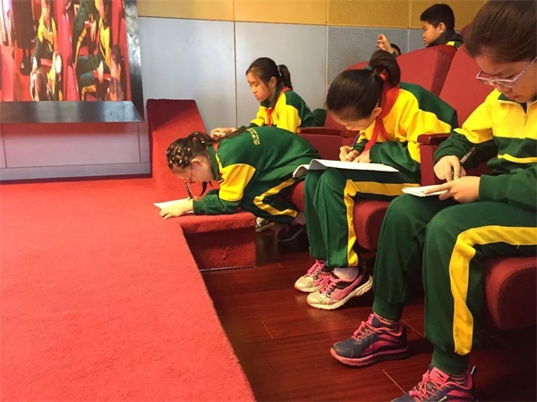 智能機(jī)器人編程進(jìn)校園！孫善明老師帶領(lǐng)北京建華實(shí)驗(yàn)學(xué)校同學(xué)感受機(jī)器人的魅力