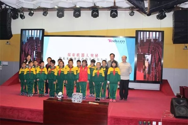 智能機(jī)器人編程進(jìn)校園！孫善明老師帶領(lǐng)北京建華實(shí)驗(yàn)學(xué)校同學(xué)感受機(jī)器人的魅力