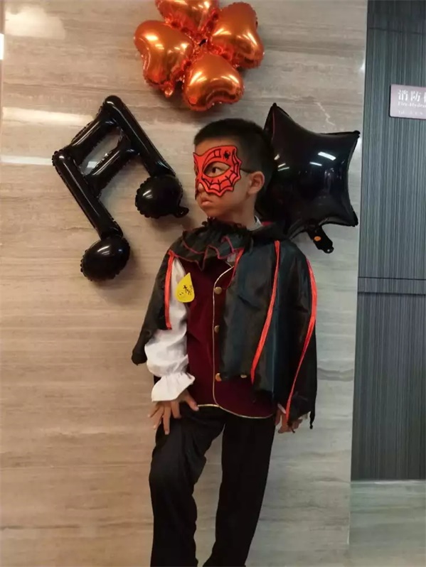 萬(wàn)圣狂歡，百鬼夜行！這群“搗蛋鬼”們?cè)谕掏栏鞯匦^(qū)玩的很happy！