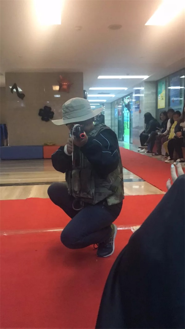 萬(wàn)圣狂歡，百鬼夜行！這群“搗蛋鬼”們?cè)谕掏栏鞯匦^(qū)玩的很happy！