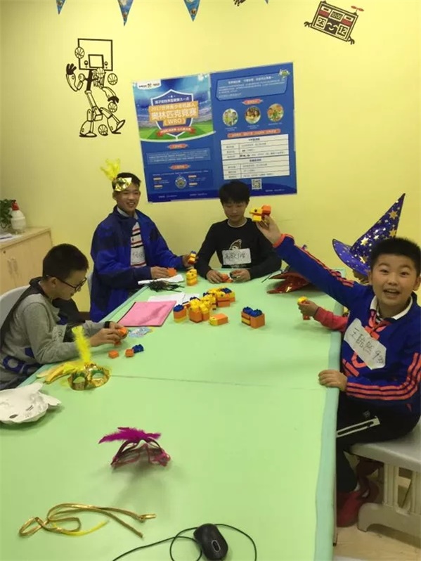 萬(wàn)圣狂歡，百鬼夜行！這群“搗蛋鬼”們?cè)谕掏栏鞯匦^(qū)玩的很happy！