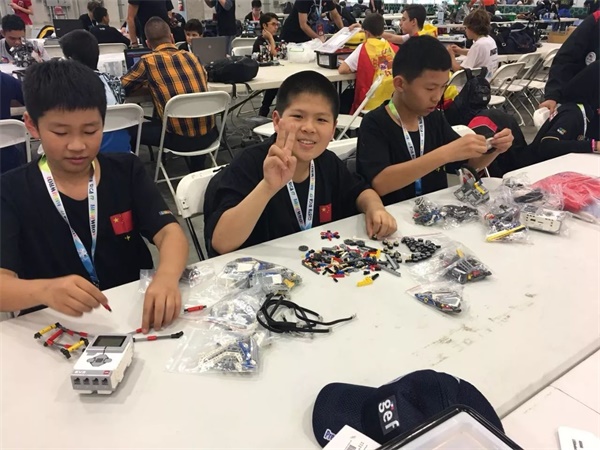 WRO | 征戰(zhàn)哥斯達(dá)黎加！童程童美兩名學(xué)員代表中國(guó)走上國(guó)際機(jī)器人大賽的舞臺(tái)！