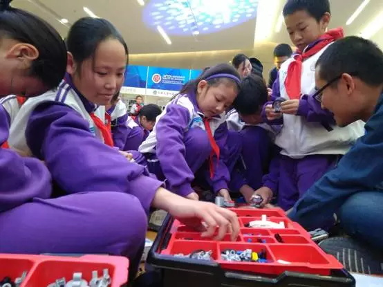 北京上地首屆青少年科技節(jié)|創(chuàng)新成長孵化夢想，童程童美老師受邀現(xiàn)場助力！