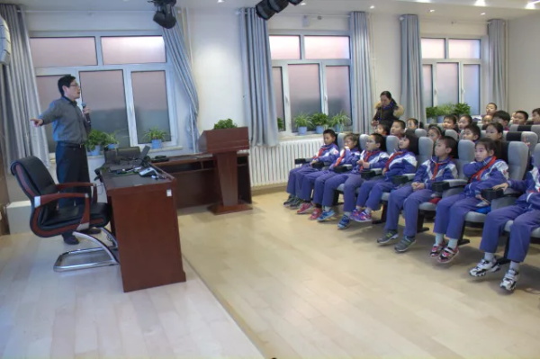 童程童美智能機(jī)器人編程講座再次走進(jìn)校園！帶領(lǐng)小朋友深度探索智能科技！