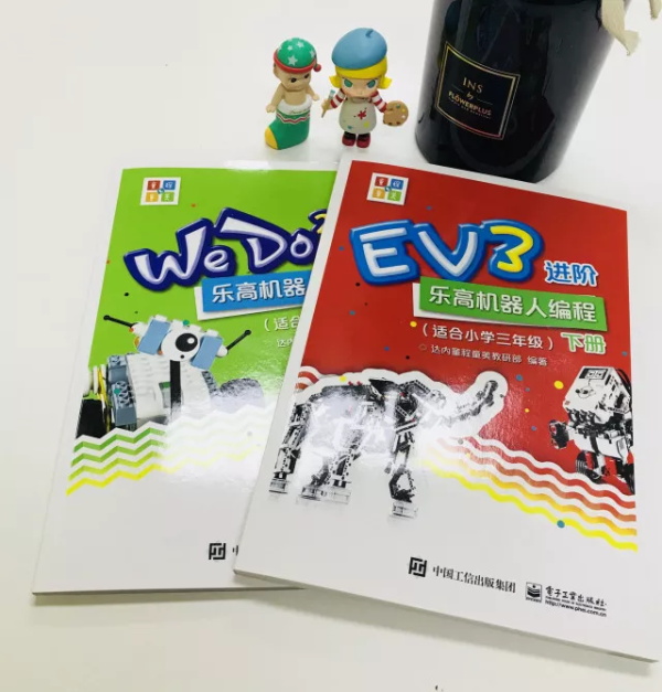 童程童美全國首套機器人編程課程教材出版了！