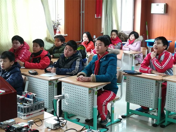 公益校園行 | 童程童美智能機(jī)器人什剎海校園講座，探索科技的魅力！