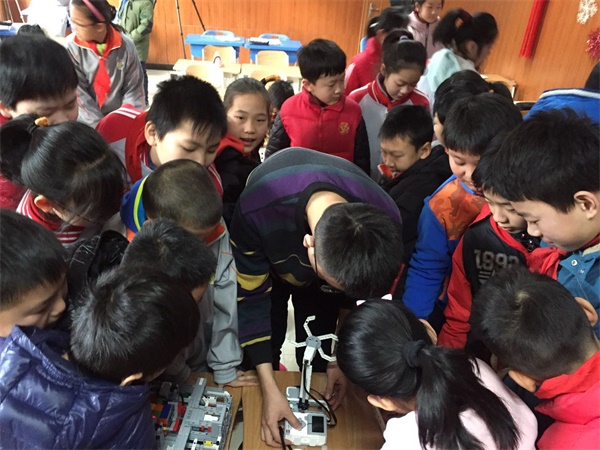 公益校園行 | 童程童美智能機(jī)器人什剎海校園講座，探索科技的魅力！