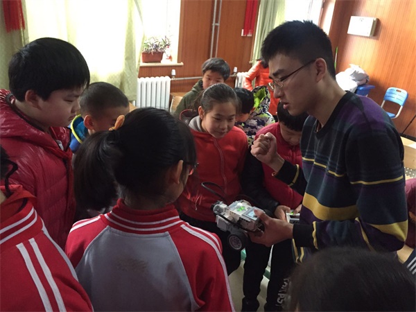 公益校園行 | 童程童美智能機(jī)器人什剎海校園講座，探索科技的魅力！