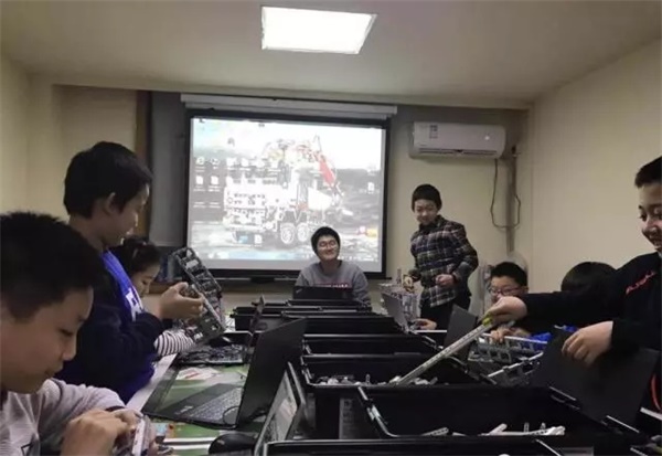 達(dá)內(nèi)童程童美202018年FLL工程挑戰(zhàn)賽集訓(xùn)火熱進(jìn)行中！