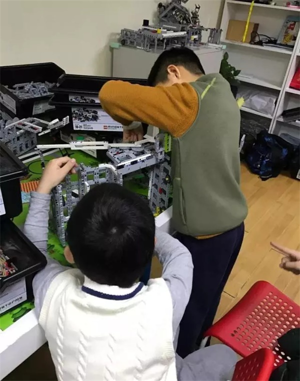 達(dá)內(nèi)童程童美202018年FLL工程挑戰(zhàn)賽集訓(xùn)火熱進(jìn)行中！